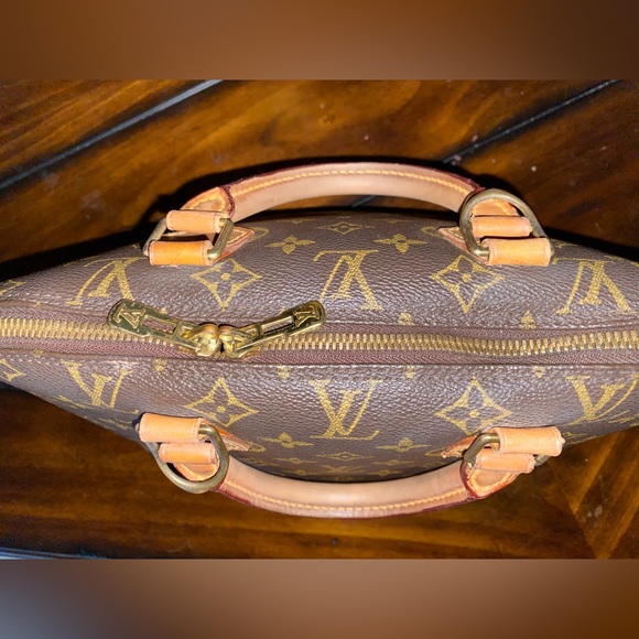 Louis Vuitton Alma - Picture 6 of 11